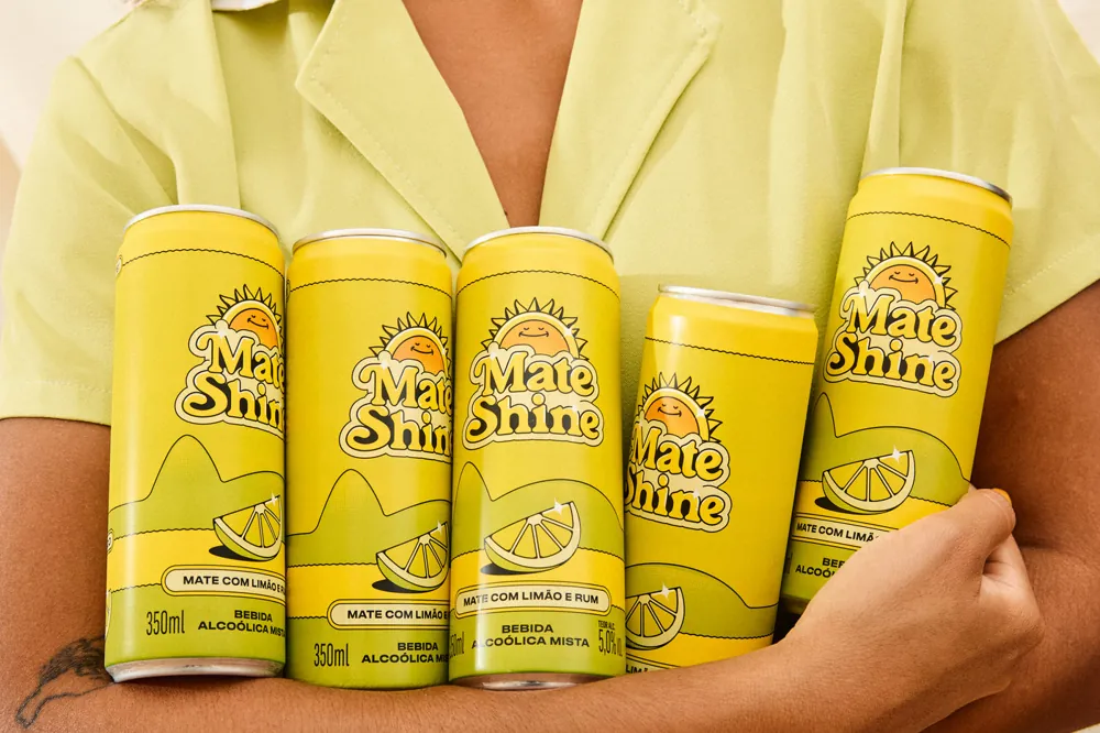 Latas de Mate Shine bem geladas